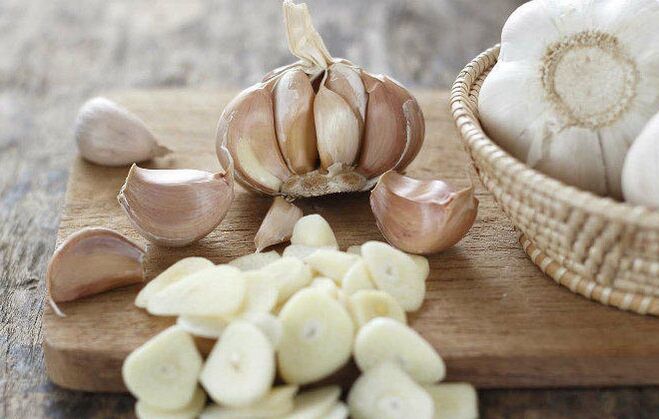 Knoblauch - ein Volksheilmittel, das Blutgefäße mit Krampfadern stärkt